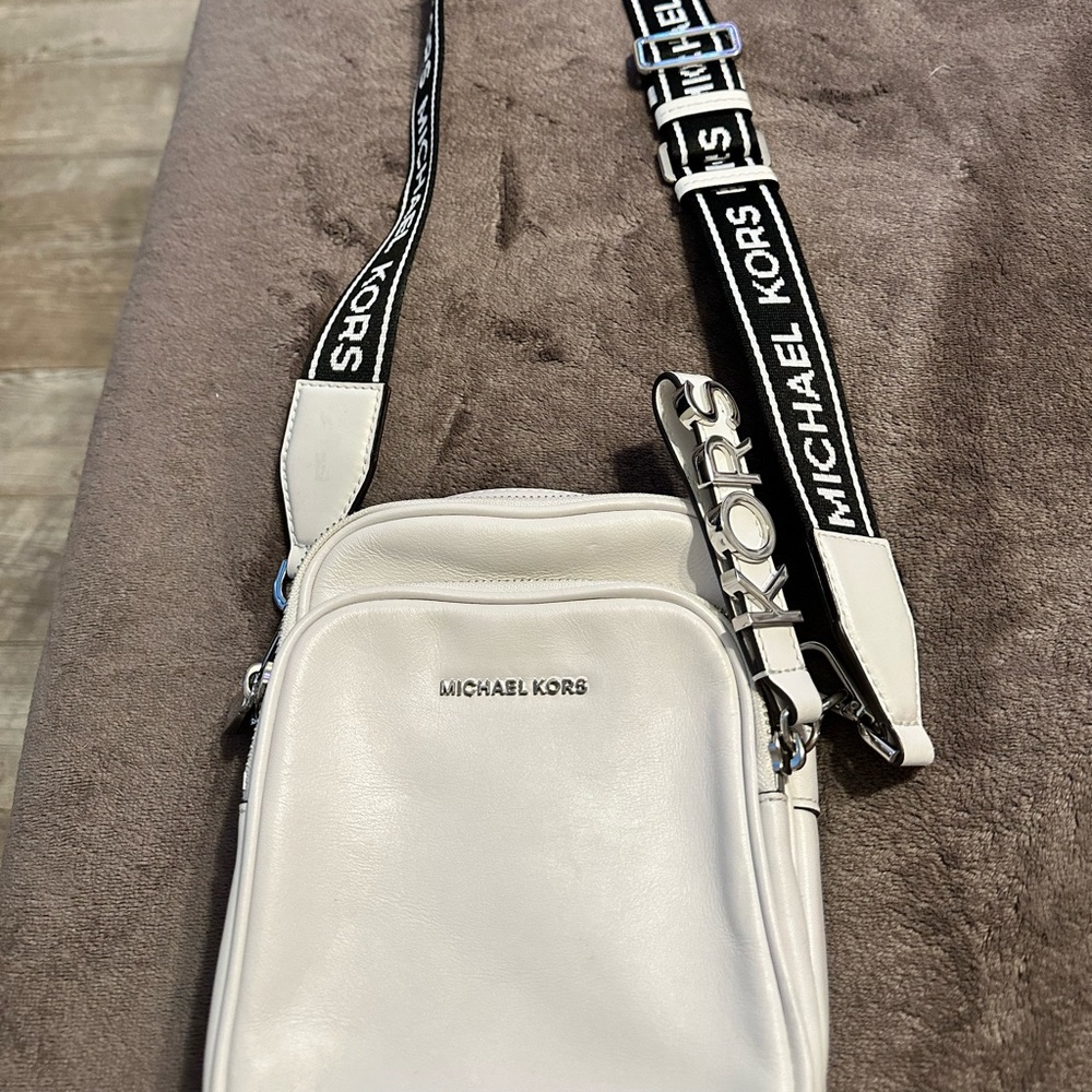 Michael Kors small crossbody bag euc